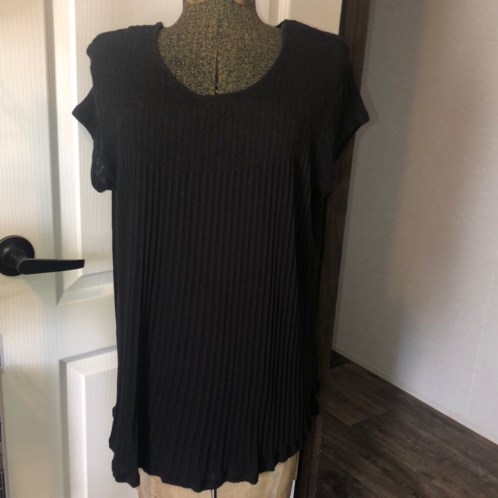 Short sleeve top
